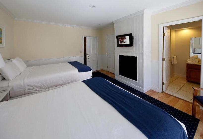 Номер Basic, Colonial Inn Harbor Springs