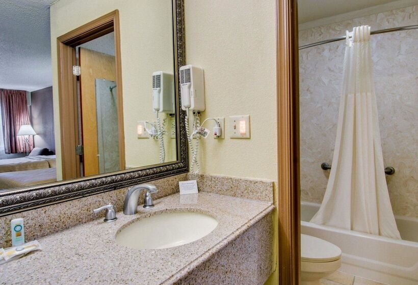 Номер Стандарт 2 Двуспальные Кровати, Quality Inn Salem  I81