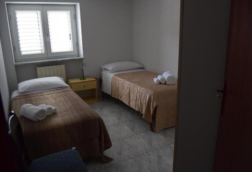 スタンダード４人部屋, La Quercia B&b