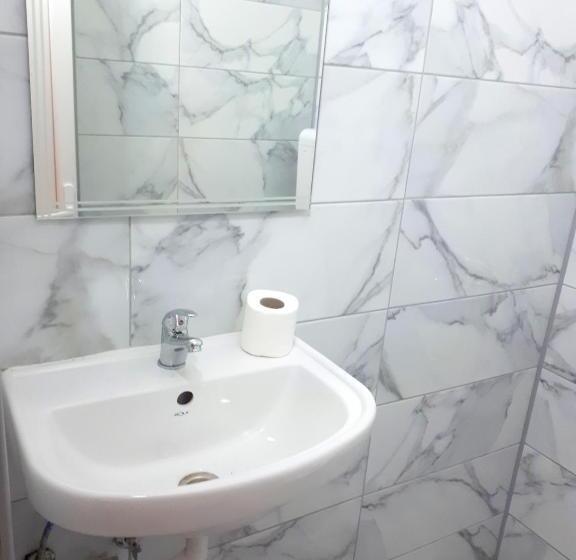 اتاق استاندارد, Edelweiss Hostel