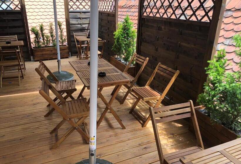 سوییت خانوادگی, Patrick's Pub