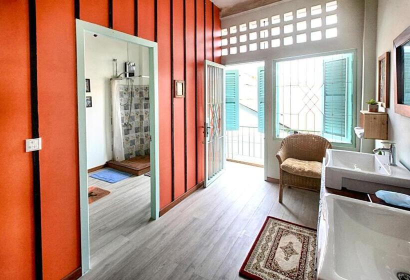 اتاق لوکس, Candy Pepper