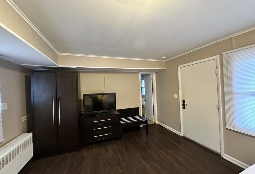 Номер Стандарт, Community Court Motel