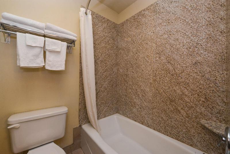 Номер Стандарт Адаптированный для Инвалидов, Holiday Inn Express Port Hueneme, An Ihg