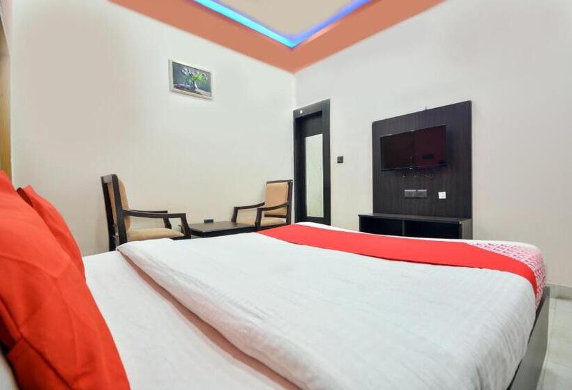 三人经典房间, Oyo 28000  Shivay Residency