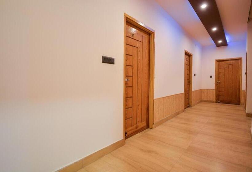 三人经典房间, Oyo 28000  Shivay Residency