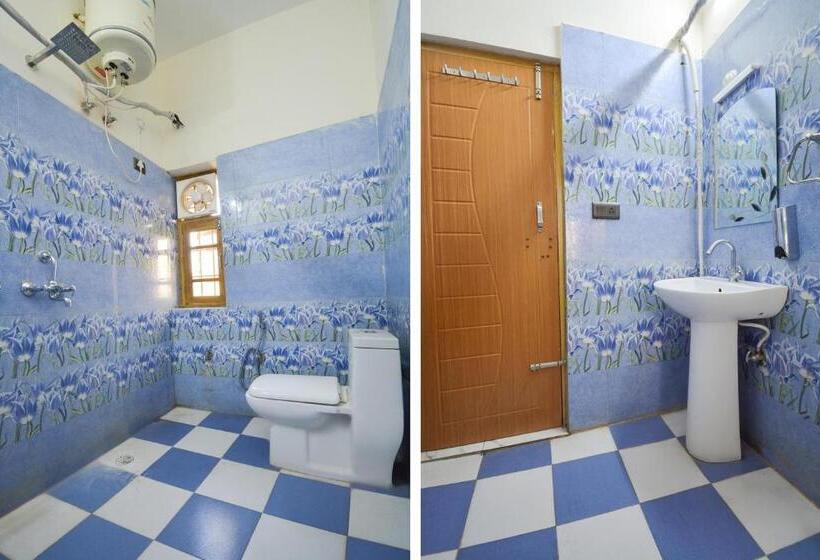 三人经典房间, Oyo 28000  Shivay Residency