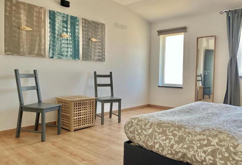 اتاق سوپریور با چشم‌انداز دریا, The Globetrotter's Inn
