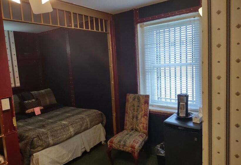家庭房间共用浴室, The King George Inn