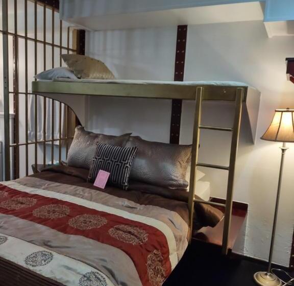 标准三人间, The King George Inn