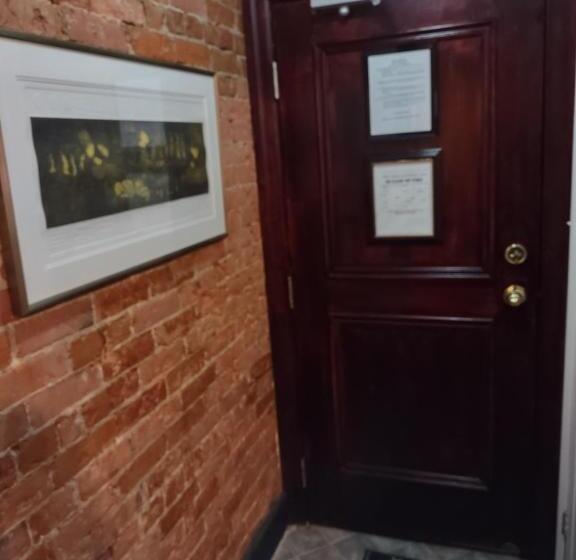 标准间带漩涡浴缸, The King George Inn