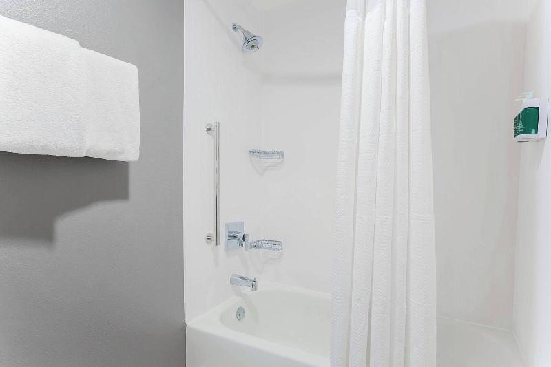 חדר סטנדרט עם מיטת קינג, Courtyard Tampa Brandon