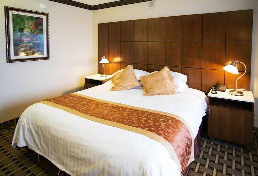 Номер Deluxe, La Crystal Hotel  Los Angeles Long Beach Area