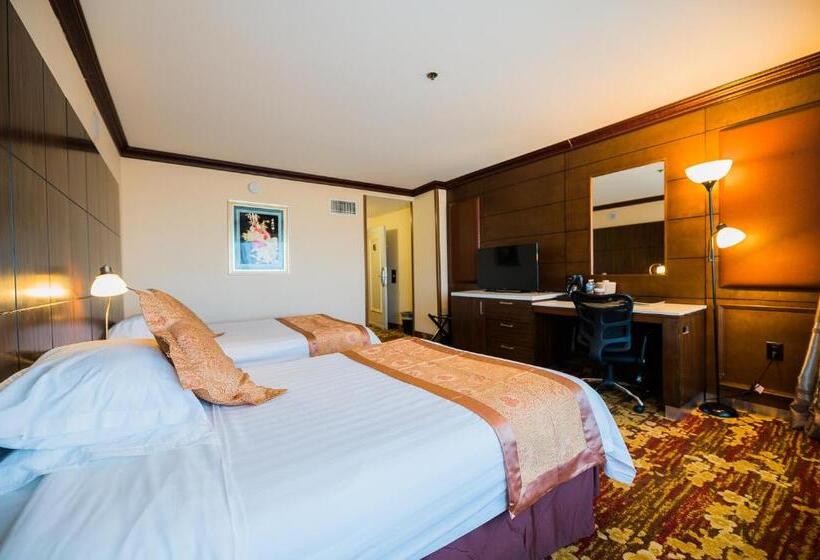 Номер бизнес-класса, La Crystal Hotel  Los Angeles Long Beach Area