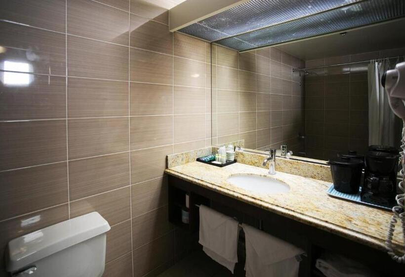 Номер Deluxe, La Crystal Hotel  Los Angeles Long Beach Area