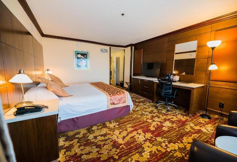 Номер бизнес-класса, La Crystal Hotel  Los Angeles Long Beach Area