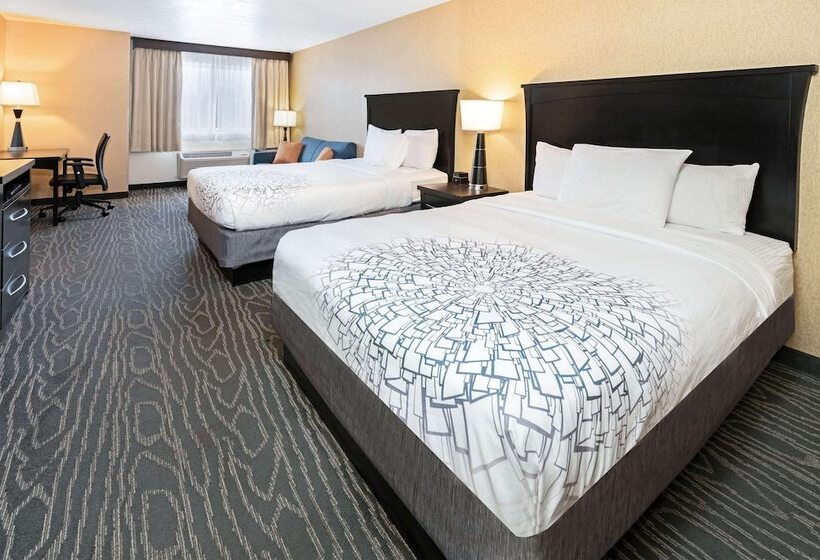 Семейный Номер Deluxe, La Quinta By Wyndham Logan