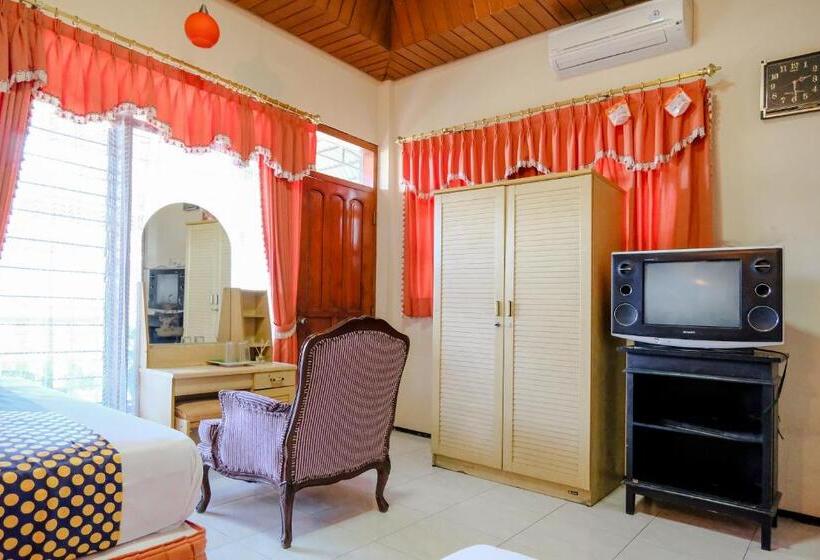 Economy Triple Room, Spot On 1761  Dirgahayu