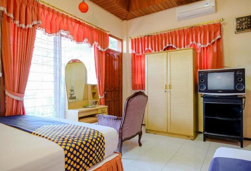 Economy Triple Room, Spot On 1761  Dirgahayu
