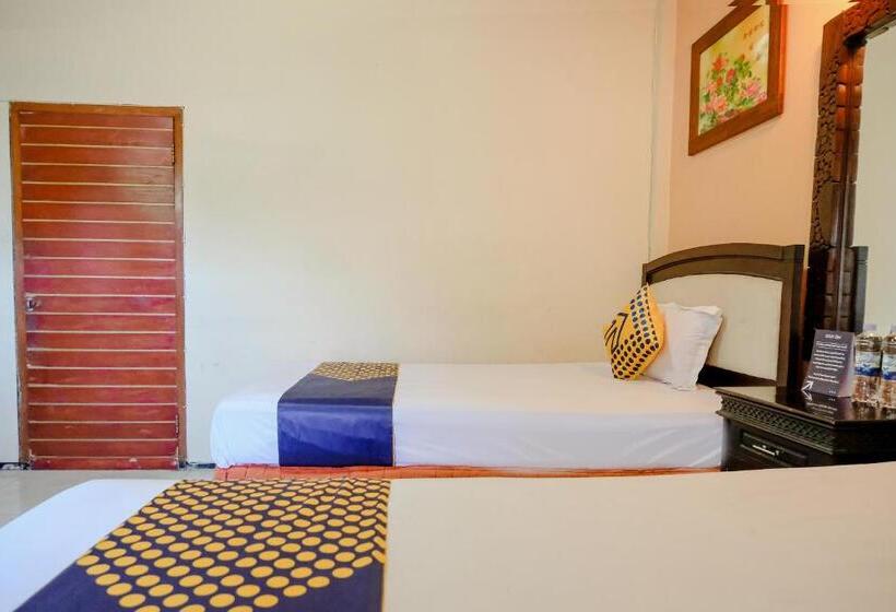Economy Triple Room, Spot On 1761  Dirgahayu