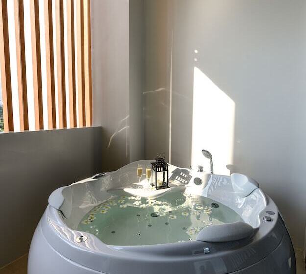 자쿠지 스위트, Isanook Resort & Suites Hua Hin