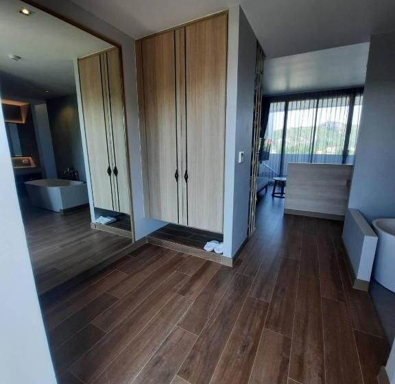 Люкс Вид на Бассейн, Isanook Resort & Suites Hua Hin