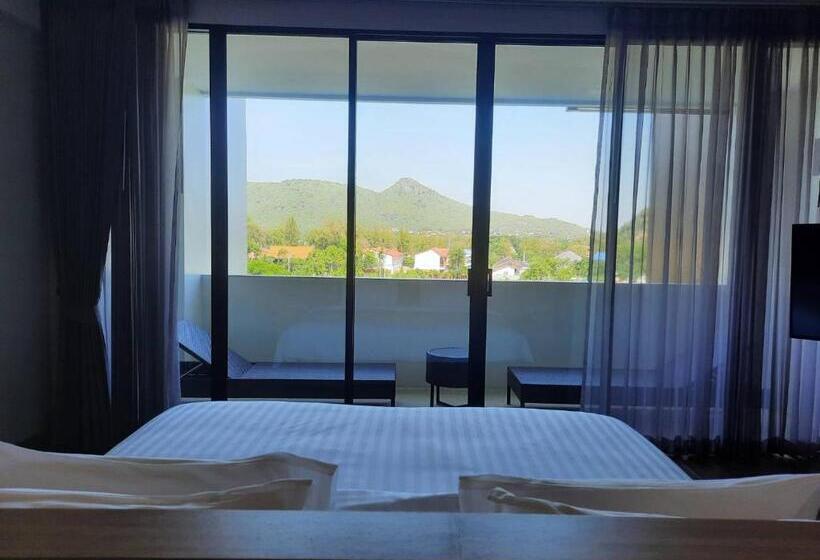Люкс Вид на Бассейн, Isanook Resort & Suites Hua Hin