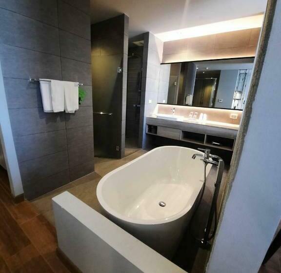 Люкс Вид на Бассейн, Isanook Resort & Suites Hua Hin
