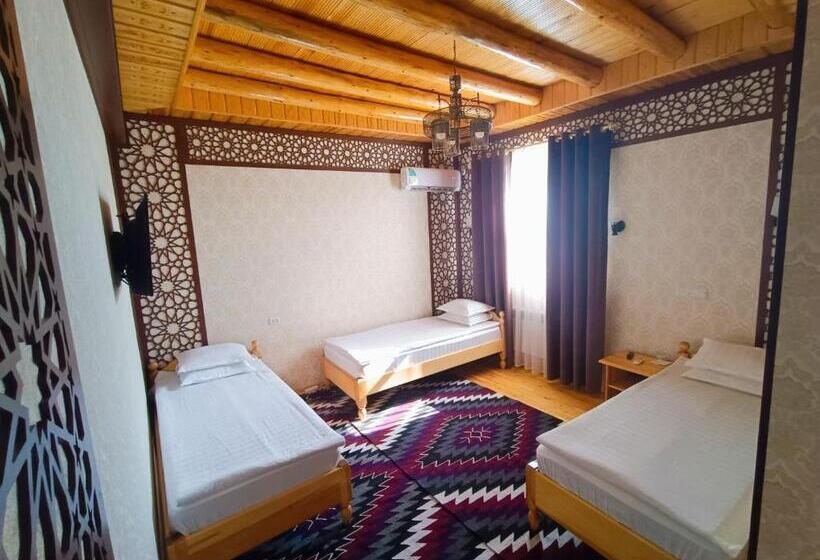 اتاق استاندارد سه نفره, Khiva Siyovush