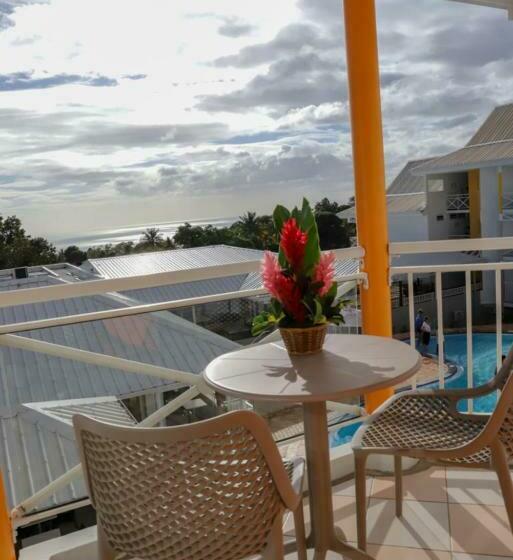 اتاق استاندارد با چشم‌انداز استخر, Hôtel Saint Georges