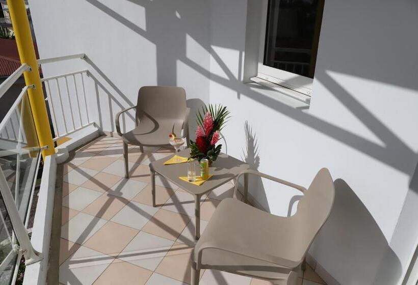 سوییت با چشم‌انداز دریا, Hôtel Saint Georges