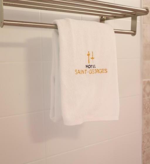 اتاق استاندارد سه تخته با چشم‌انداز استخر, Hôtel Saint Georges