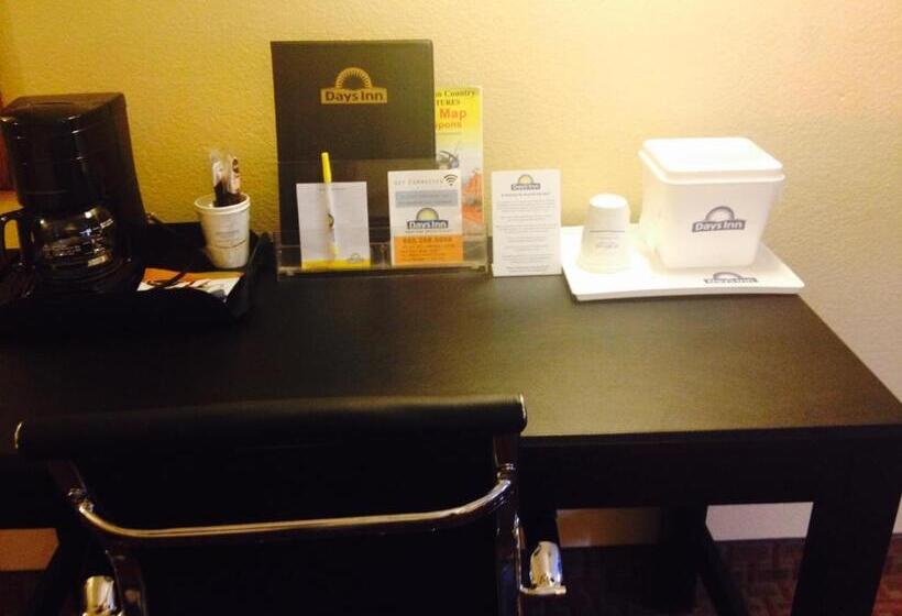 Люкс, Days Inn By Wyndham Moab