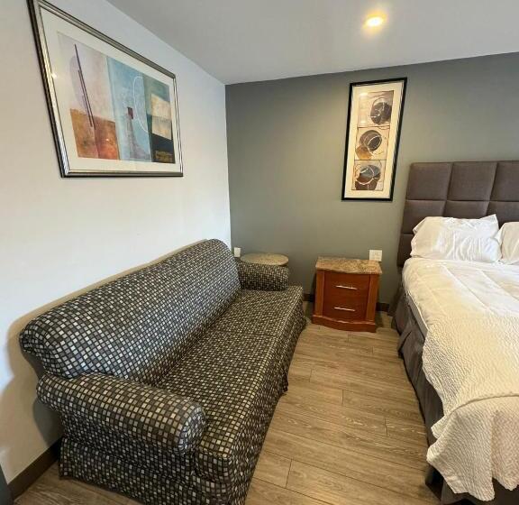 장애인을 위한 킹사이즈 침대 스탠다드 룸, Rodeway Inn Moosic  Scranton