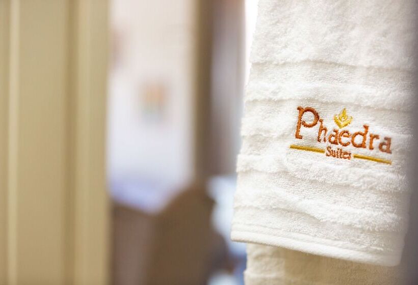 Suite cu Vedere la Piscină, Phaedra Suites