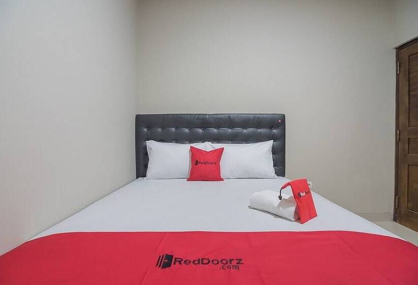 Номер Стандарт, Reddoorz Near Ambarukmo Yogyakarta 2