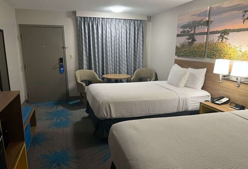 带2个双人床的标准工作室, Days Inn By Wyndham Valdosta I 75