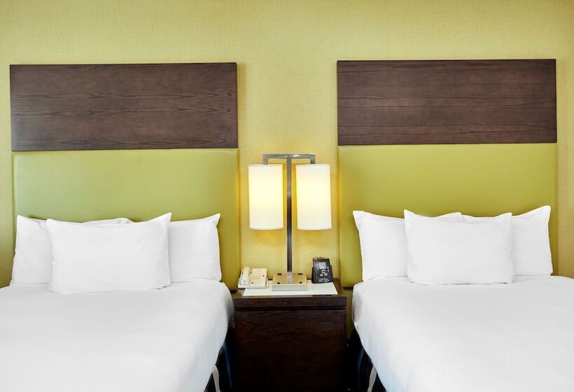 اتاق استاندارد با 2 تخت دوبل, Doubletree By Hilton Charlotte Uptown