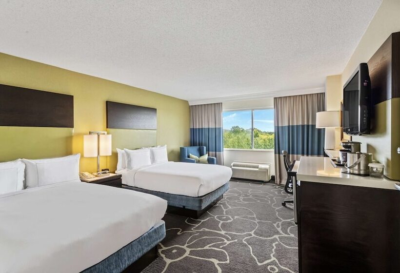 اتاق استاندارد با 2 تخت دوبل, Doubletree By Hilton Charlotte Uptown