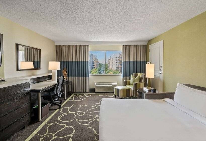 اتاق استاندارد با 2 تخت دوبل, Doubletree By Hilton Charlotte Uptown