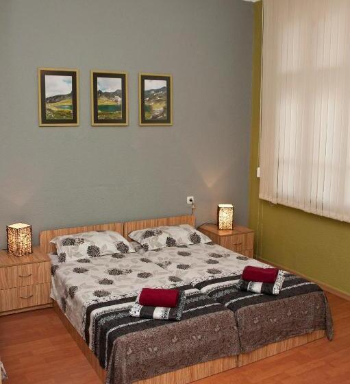 带共用浴室的标准房间, Hostel Mostel Hub Rooms And Apartments