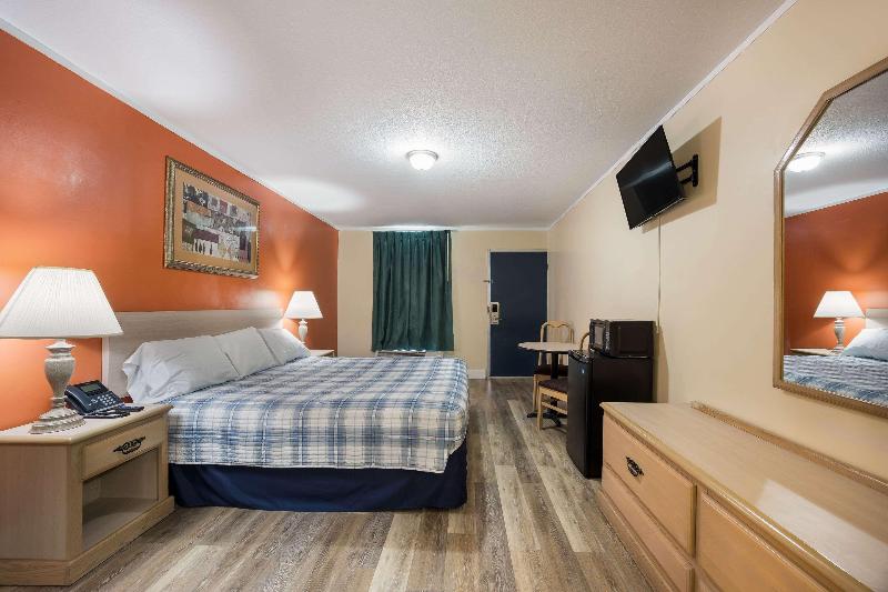 스탠다드 룸 킹사이즈 침대, Rodeway Inn