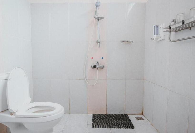 Номер Deluxe, Reddoorz Plus @ Tanjung Karang Lampung 2