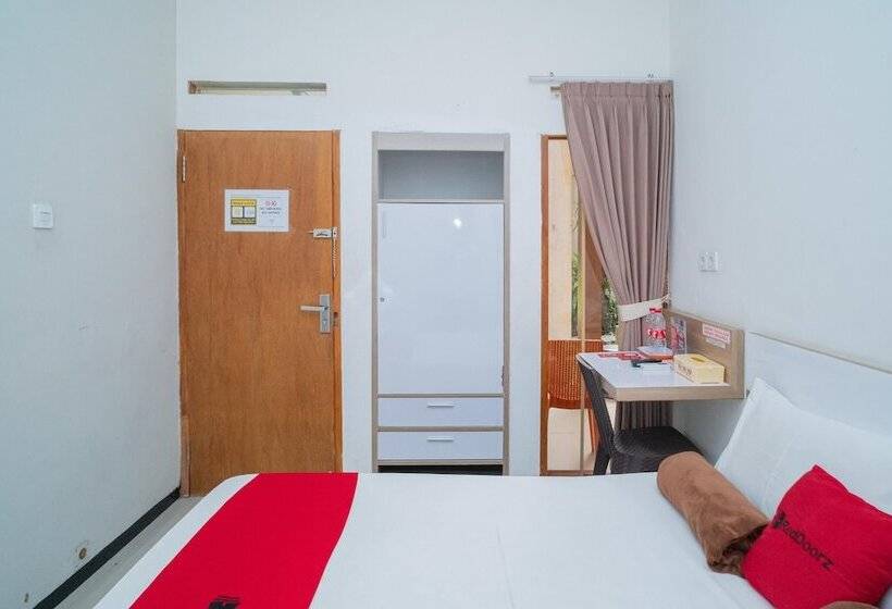 Номер Economy, Reddoorz Syariah Near Transmart Mx Malang