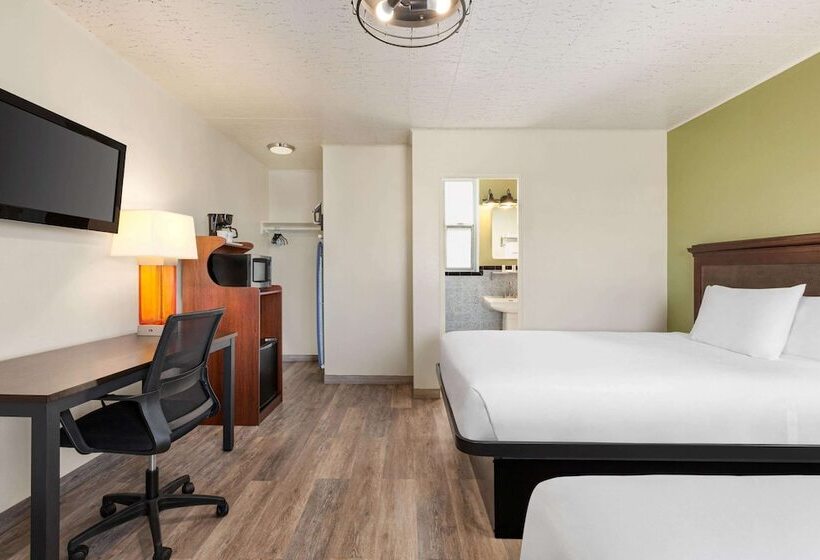 带2个双人床的标准工作室, Baymont By Wyndham Fort Bragg