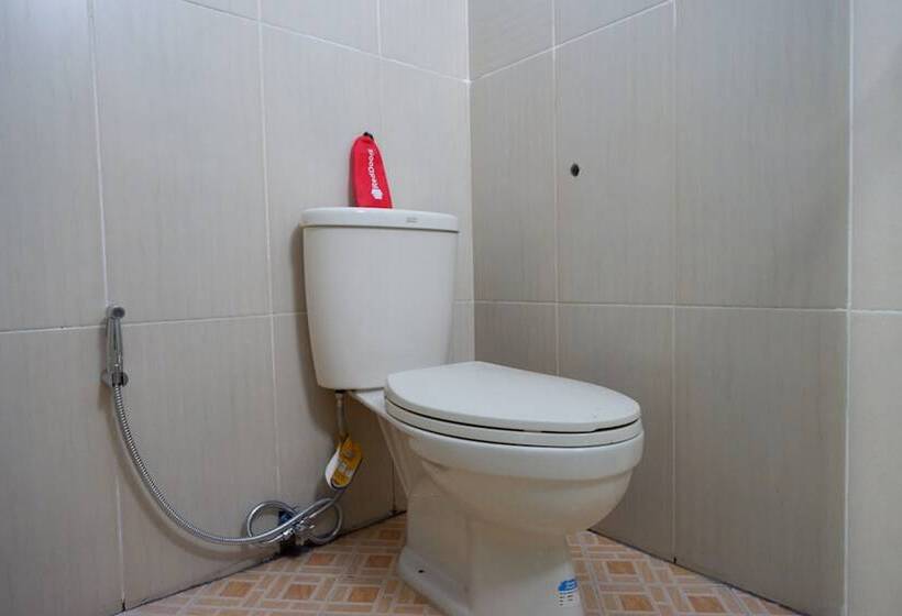 Номер Стандарт, Reddoorz Near Taman Kota Kendari