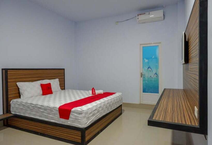 Номер Deluxe, Reddoorz Near Taman Kota Kendari