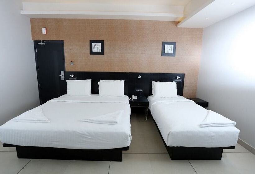 Deluxe Triple Room, Lnb Residency