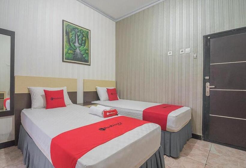 Номер Стандарт, Reddoorz Syariah Near Taman Rozeline Penajam