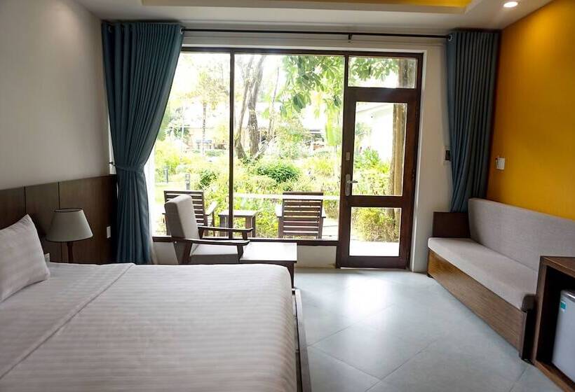 اتاق لوکس با چشم‌انداز استخر, Kingo Retreat Resort